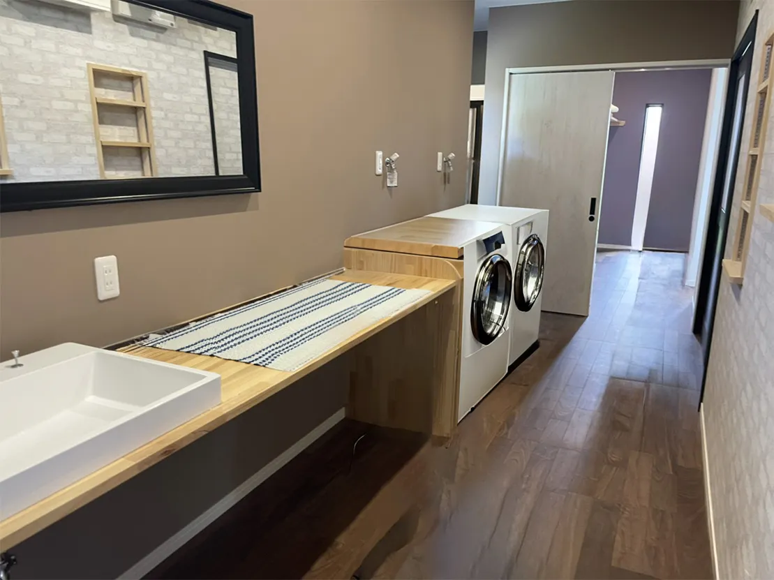 S様邸- デッキは「物流」。大家族の生活負荷を最小化する搬入戦略。