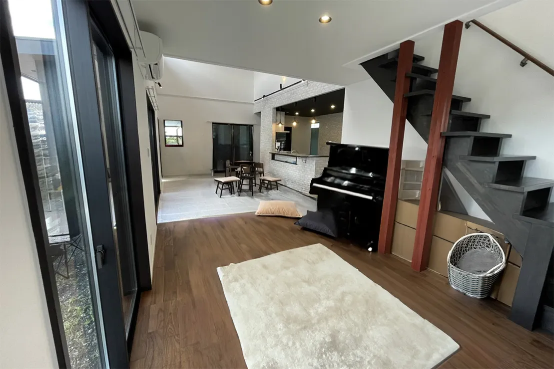 S様邸- デッキは「物流」。大家族の生活負荷を最小化する搬入戦略。