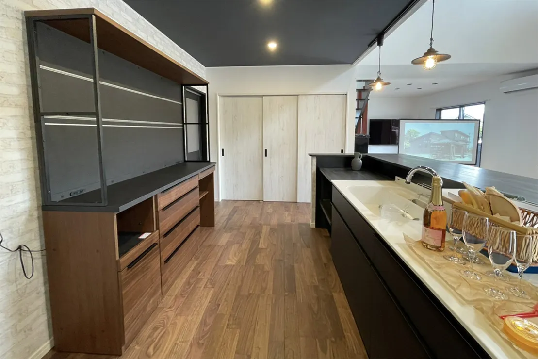 S様邸- デッキは「物流」。大家族の生活負荷を最小化する搬入戦略。